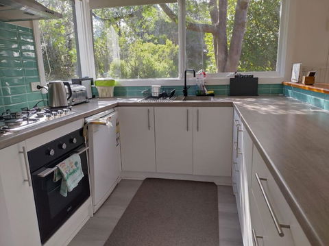 Sanders Beach House - Getaway Accommodation 2