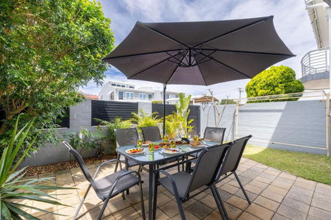 Sandcastles 4 -8 Ala Moana Way - Getaway Accommodation 3
