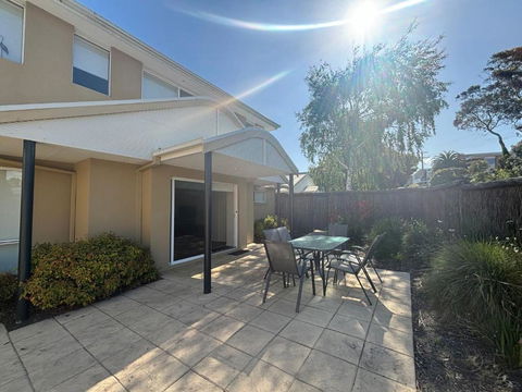 Sandpiper 10 - Close To Town And Beach - Getaway Accommodation 1