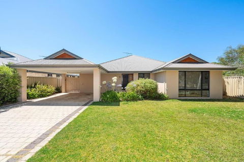 Sandpiper House - Family & Pet Friendly - Getaway Accommodation 0