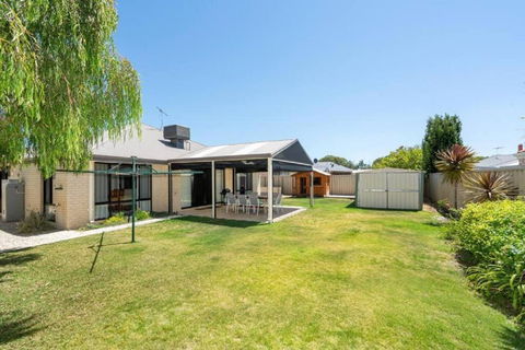 Sandpiper House - Family & Pet Friendly - Getaway Accommodation 1