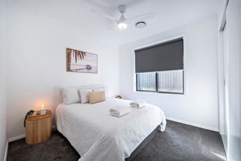 Sandstone - Family Entertainer, Refined Living - Getaway Accommodation 1