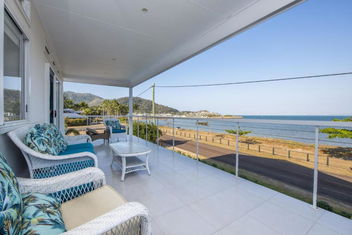 Sandy Decks with Getaway Accommodation