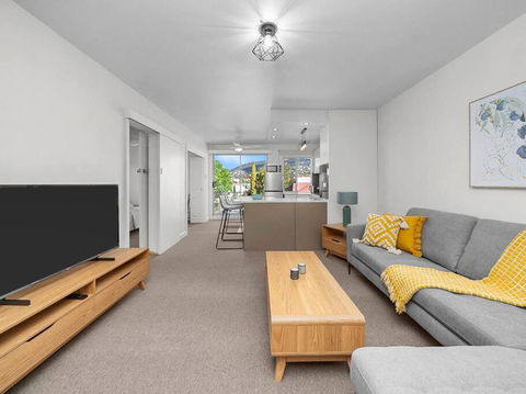 Sandy Bay Apartment With Hobart River View, Near UTAS - Stroll To Cafes And Shops - Getaway Accommodation 2