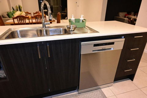 Spacious 4 Bedroom Retreat Fully Air Conditioned - Getaway Accommodation 1