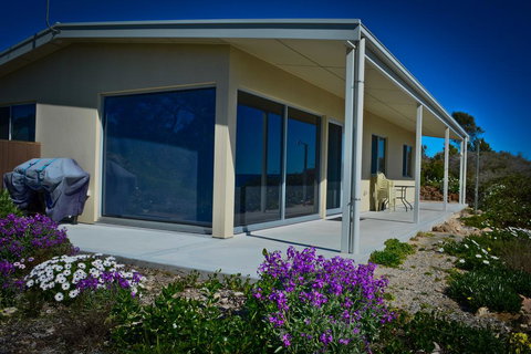 Beachside - Getaway Accommodation 3