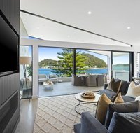 Beauty on Booker Bay - Getaway Accommodation