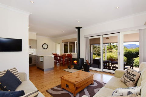 Bimbadeen - Comfortable Country Styled House! - Getaway Accommodation 1