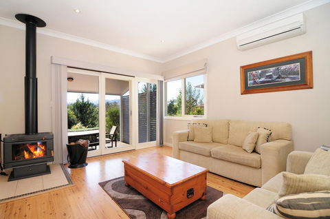 Bimbadeen - Comfortable Country Styled House! - Getaway Accommodation 2