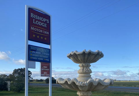Bishop's Lodge Motor Inn - Getaway Accommodation 2