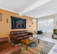 Black Dolphin Waterfront Apartment - Getaway Accommodation