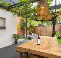 Blackbird at Arlo's - The heart of Glenelg - Wifi - Getaway Accommodation