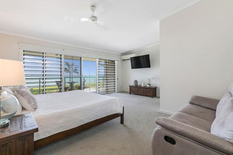 Absolute Beachfront Bliss-Best Location In Darwin - Getaway Accommodation 0