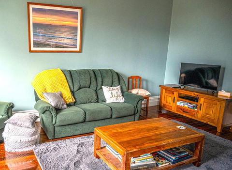 Yambaco0na House - Getaway Accommodation 2