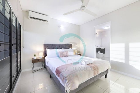 Zen On Stuart: 3-BR Penthouse Pad + Pool + BBQ - Getaway Accommodation 1