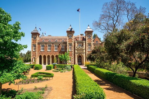 Perth Scavenger Hunt: Perched On A Swan - Getaway Accommodation 0