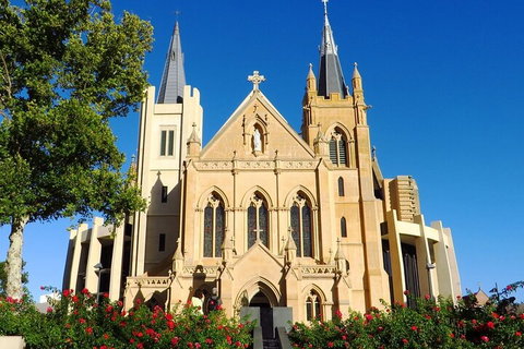Perth Scavenger Hunt: Perched On A Swan - Getaway Accommodation 1