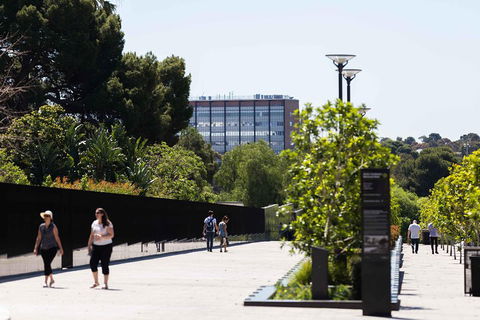 Adelaide 90-Minute Pedicab Tour: Scenic Green & River Experience - Getaway Accommodation 4
